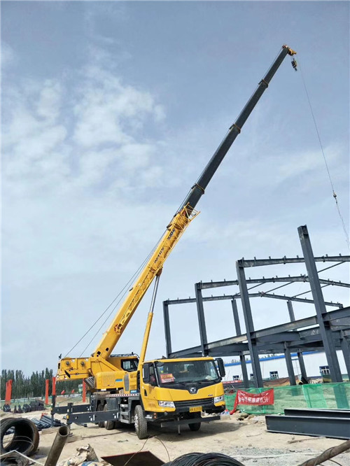 青云谱区超高层建筑钢结构吊装案例